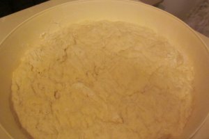 Langosi cu crema de branza, marar si ceapa verde