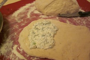 Langosi cu crema de branza, marar si ceapa verde