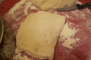 Langosi cu crema de branza, marar si ceapa verde