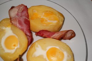Cartofi copti la cuptor