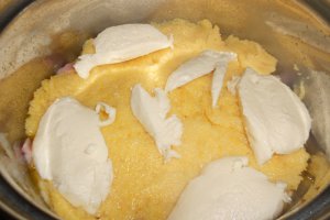 Bulz ardelenesc cu kaizer si mozzarella