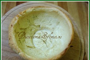 Ciorba de fasole boabe cu ciolan in paine