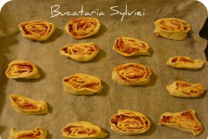 Minipizza cu sunca si ciuperci
