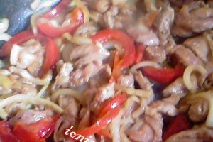 Porc tras in caramel, sos de soia si legume