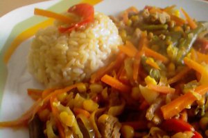 Porc tras in caramel, sos de soia si legume