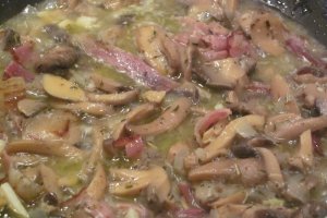Tortellini cu prosciuto, ciuperci si sos de smantana