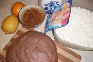 Prajitura cu foi, branza dulce si stafide
