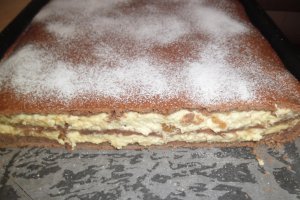 Prajitura cu foi, branza dulce si stafide