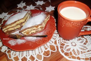 Prajitura cu foi, branza dulce si stafide