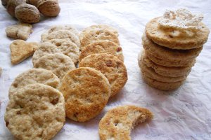 Biscuiti cu tarate, alune de padure si nuci (de post)