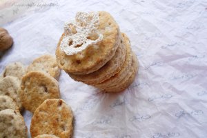 Biscuiti cu tarate, alune de padure si nuci (de post)