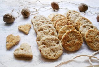 Biscuiti cu tarate, alune de padure si nuci (de post)