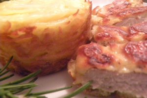 Piept de curcan pane cu cartofi gratinati