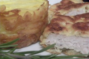 Piept de curcan pane cu cartofi gratinati