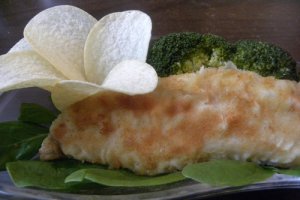 Tilapia pane cu garnitura de brocolli si chipsuri...