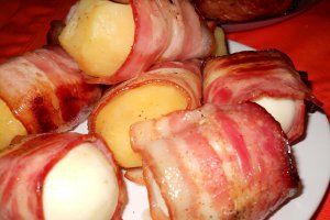 Cartofi si oua invelite in bacon