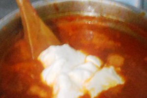 Champignon cu smantana, rosii si usturoi