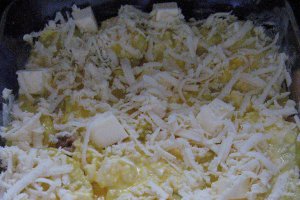 Cartofi cu piept de pui si branza la cuptor