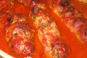 Rulada de porc in sos de rosii