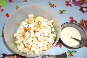 Salata Caesar cu telemea si cascaval