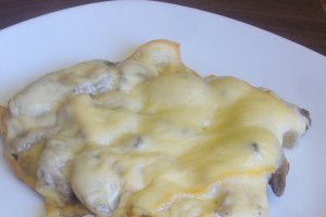Ciuperci gratinate cu cascaval afumat