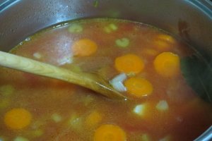 Supa crema de rosii cu lolipops de parmesan