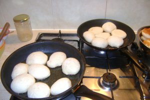 Gogosele cu mere caramelizate