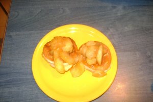 Gogosele cu mere caramelizate