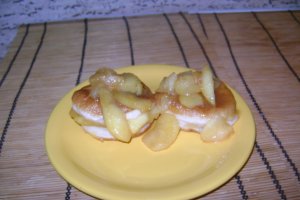 Gogosele cu mere caramelizate