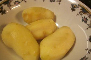 Salata de cartofi cu somon afumat