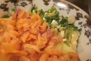 Salata de cartofi cu somon afumat