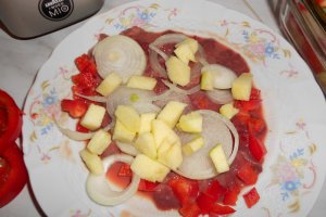Pui la cuptor umplut cu ficat si mar