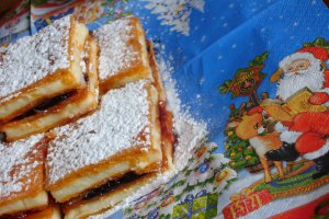 Prajitura cu suc de rosii si crema de portocala