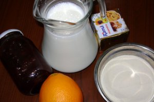 Prajitura cu suc de rosii si crema de portocala