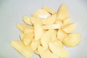 Ciuperci umplute cu cartofi condimentati