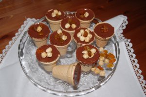 Ciocolata de casa in cornete de inghetata