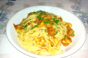 Spaghete cu creveti si rosii cherry