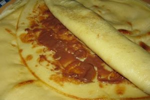 Clătite cu ciocolată/dulceaţă de vişine