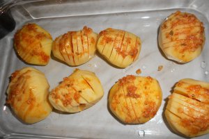 Cartofi aromati la cuptor cu cascaval