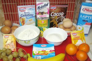 Prajitura cu crema de vanilie si fructe