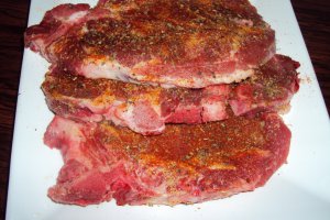 Cotlete de porc cu sos de usturoi