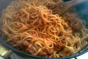 Spaghete cu sos Ragu