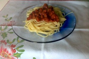 Spaghete cu sos Ragu