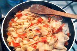 Tagliatelle cu surimi
