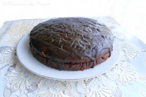 Tort cu ciocolata, visine si banane (de post)