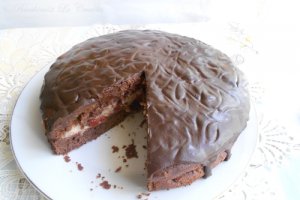 Tort cu ciocolata, visine si banane (de post)