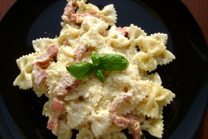 Farfale cu bacon
