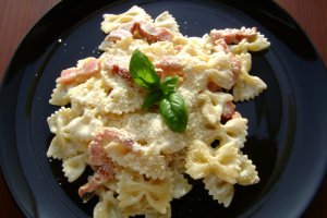 Farfale cu bacon