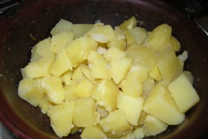 Salata de cartofi cu maioneza de telina si sprot afumat