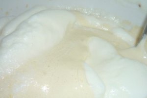 Pandispan cu piersici si frisca